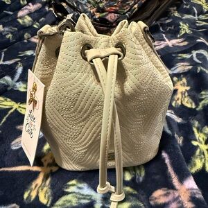 Whirlybird Satin Luxe VL crossbody in Pebble